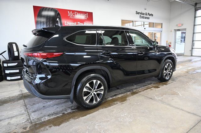 Used 2021 Toyota Highlander XLE image 5