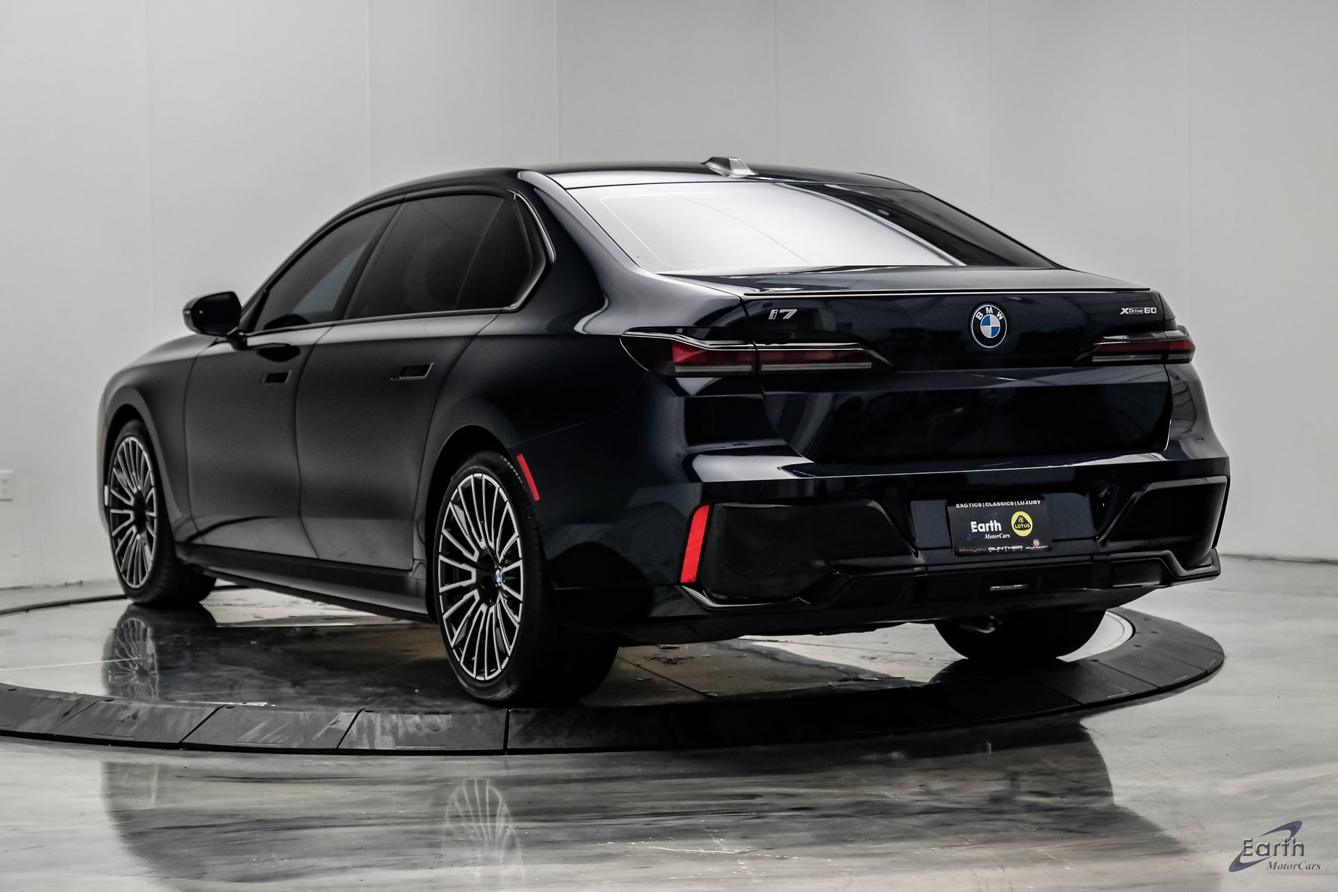 Used 2025 BMW i7 xDrive60 AWD/4WD image 11