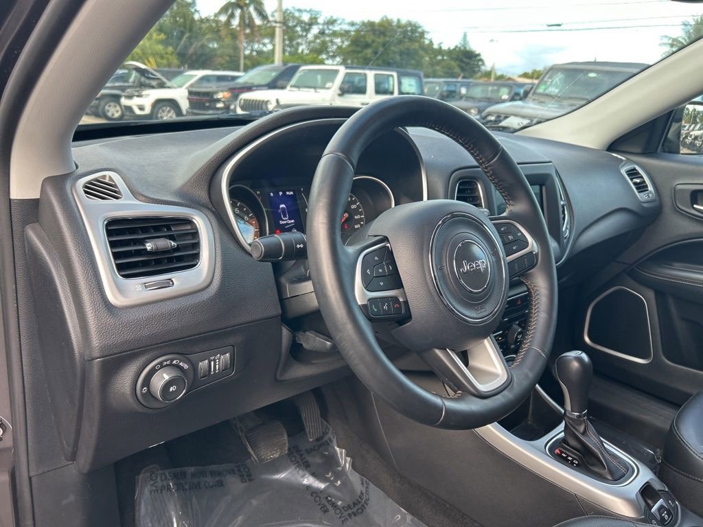 Used 2019 Jeep Compass Latitude FWD image 10