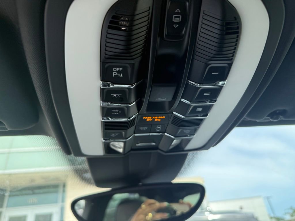 Used 2018 Porsche Cayenne Platinum Edition image 21