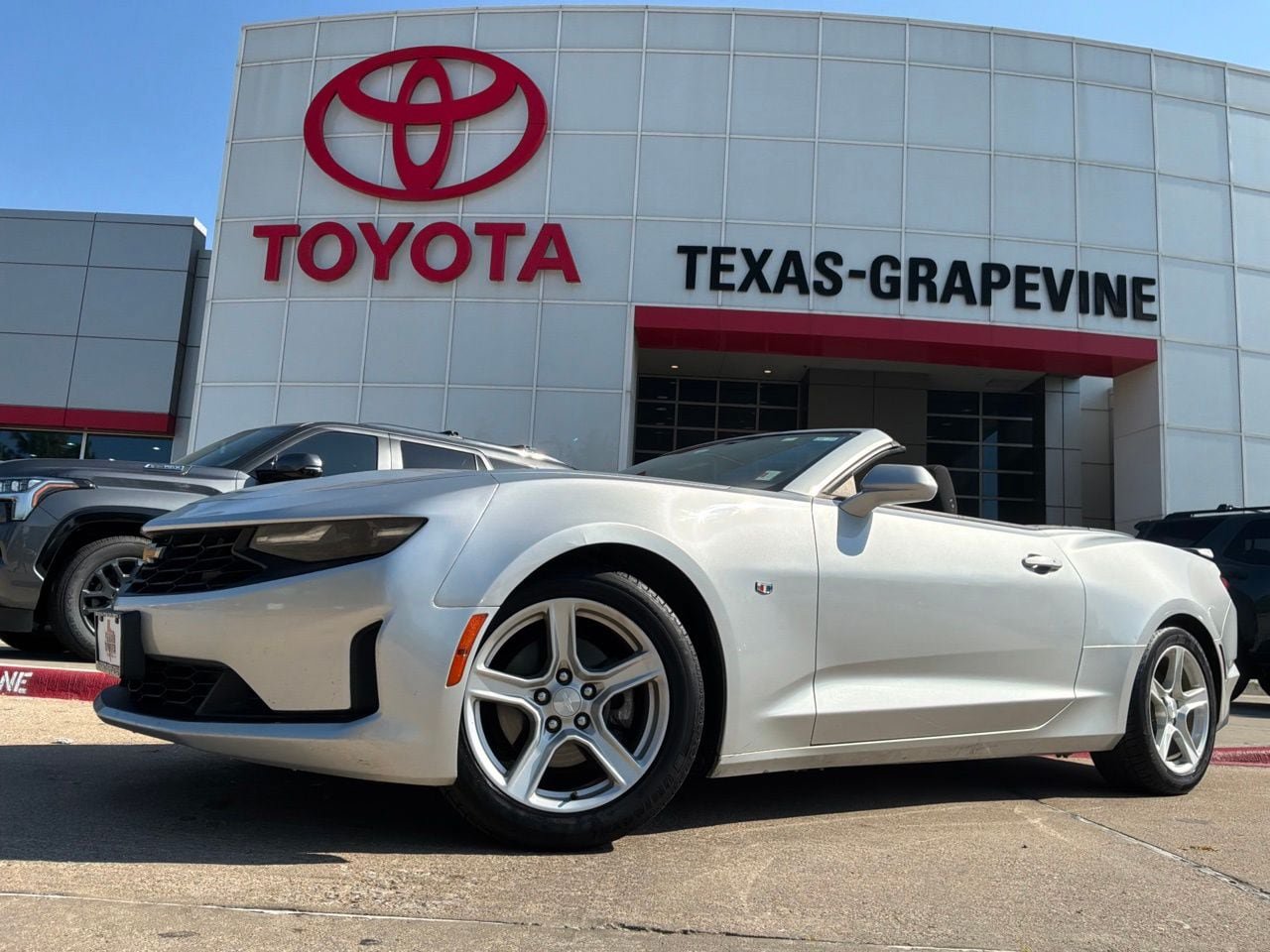 Used 2019 Chevrolet Camaro LT RWD image 3