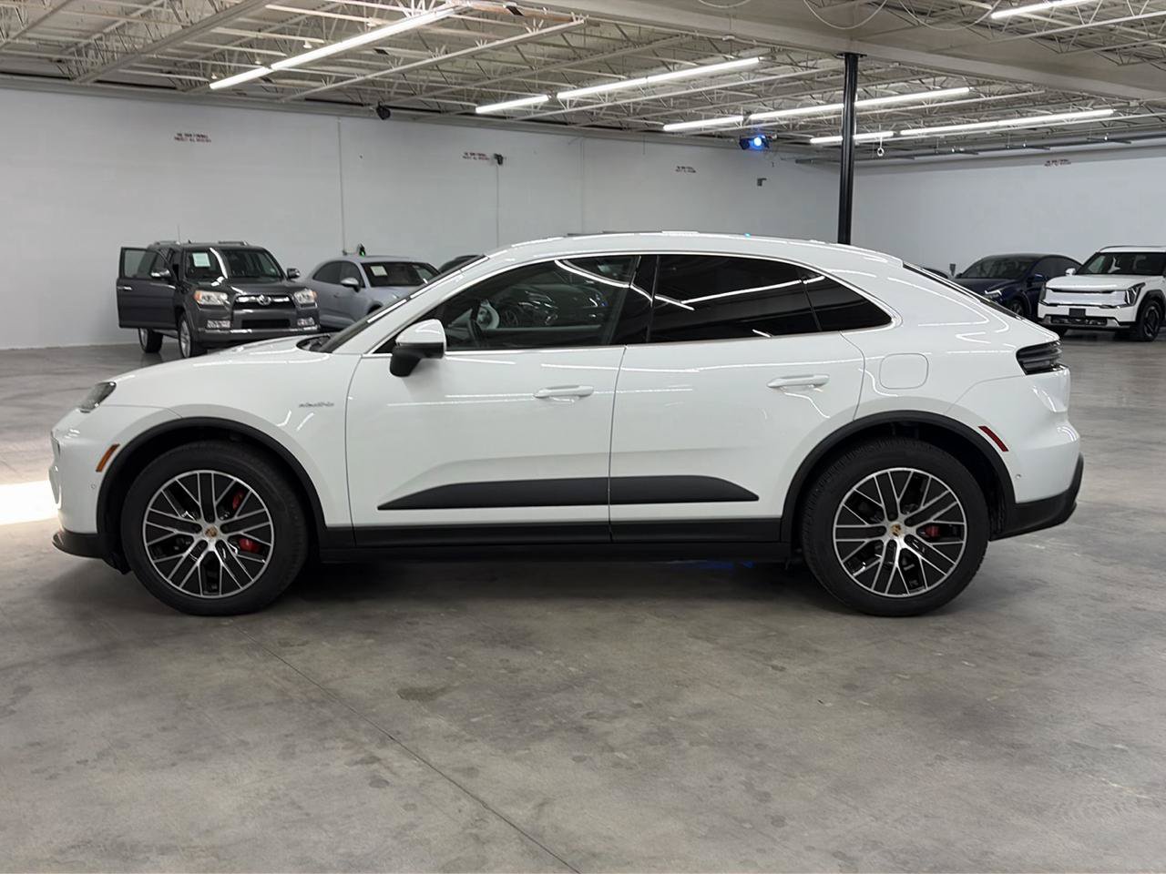 Used 2025 Porsche Macan 4S Electric w/ Premium Package AWD/4WD image 14