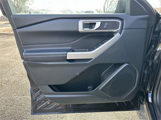 Used 2023 Ford Explorer XLT w/ Equipment Group 202A image 14