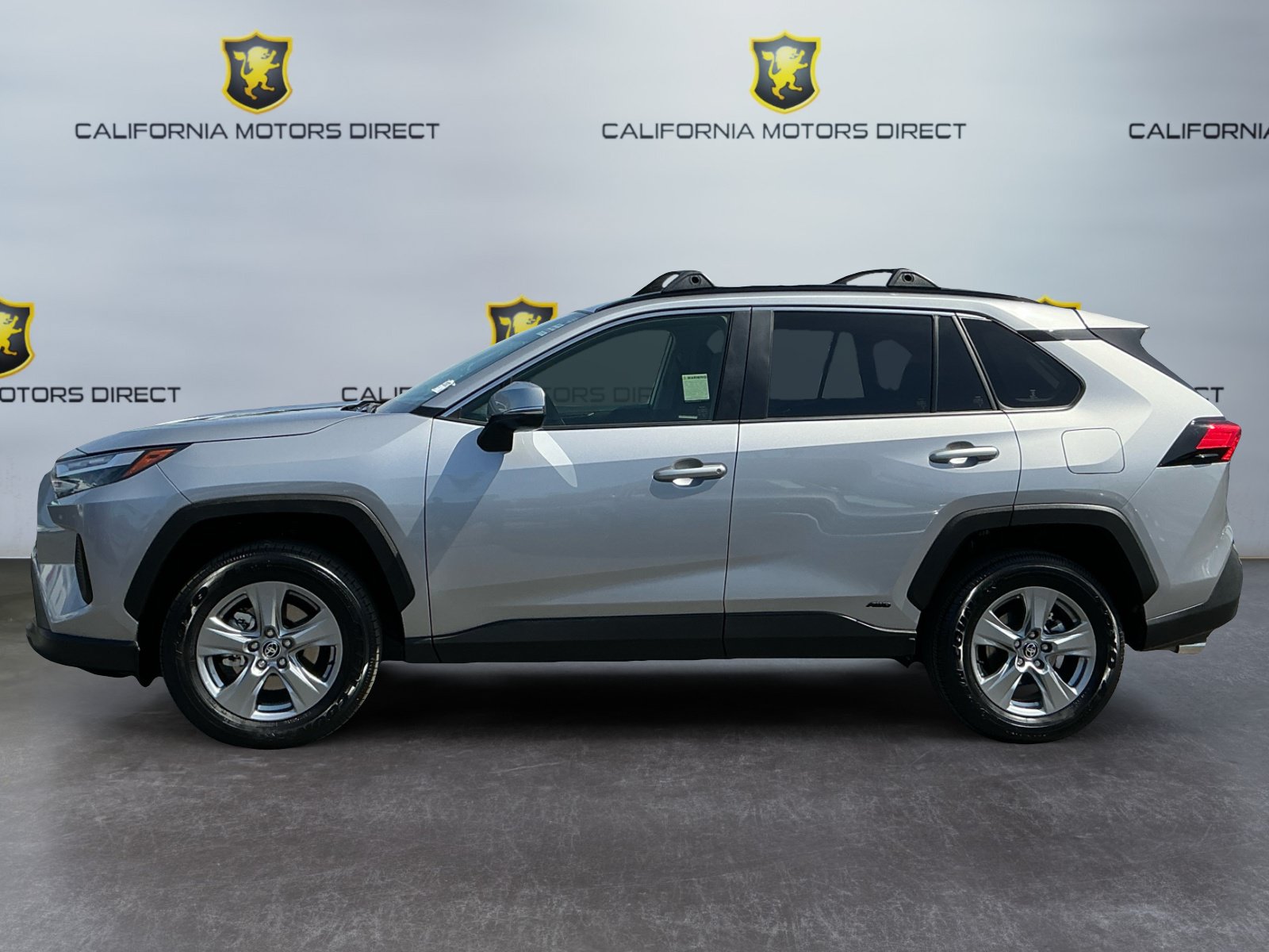 Used 2025 Toyota RAV4 LE AWD/4WD image 8