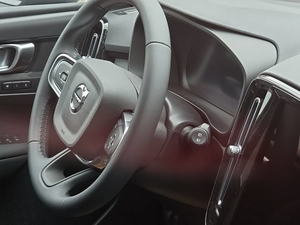New 2026 Volvo XC40 B5 Plus w/ Protection Package Premier AWD/4WD image 9