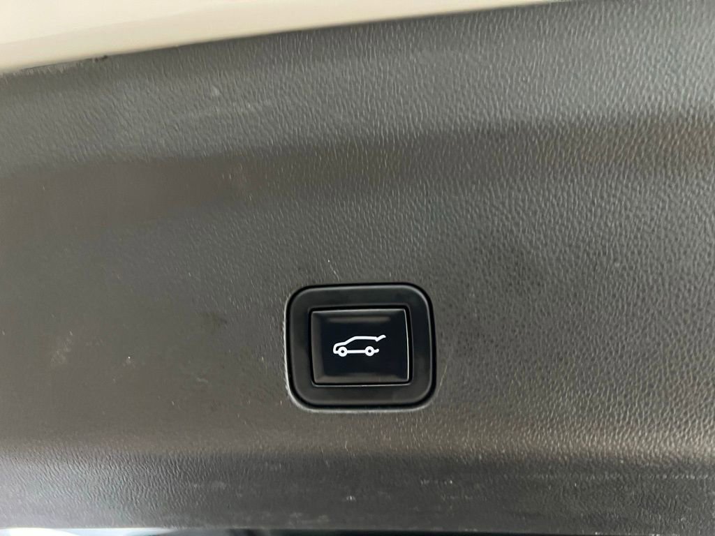 Used 2021 Chevrolet Tahoe High Country image 12