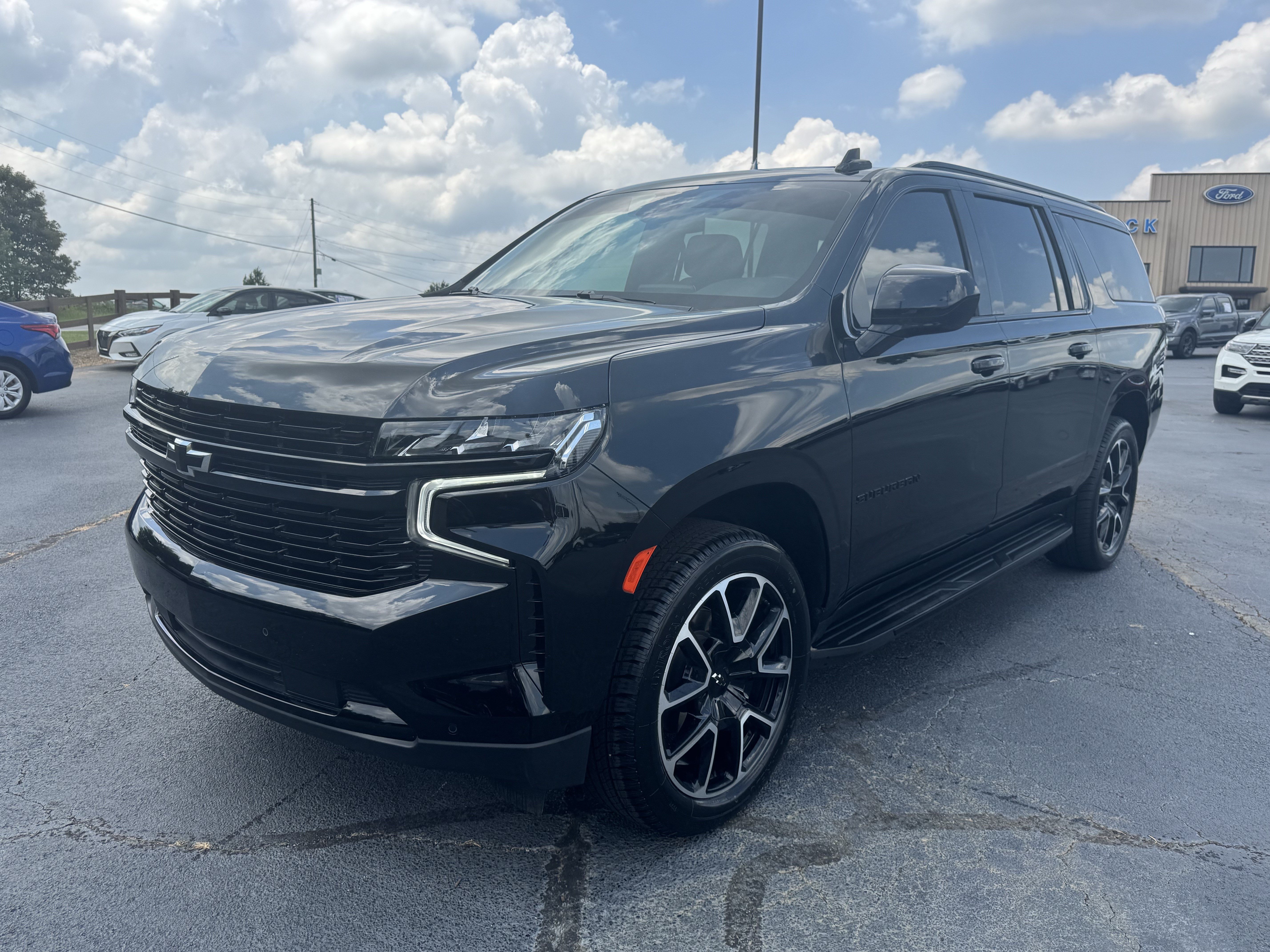 Used 2024 Chevrolet Suburban RST AWD/4WD image 2
