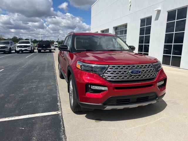 Used 2024 Ford Explorer Limited w/ Equipment Group 301A AWD/4WD image 5