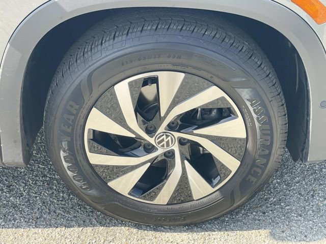 Used 2025 Volkswagen Tiguan S image 30