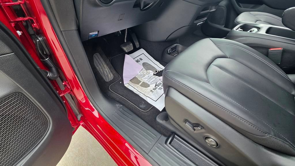 New 2026 Chrysler Pacifica Select w/ S Appearance Package image 23