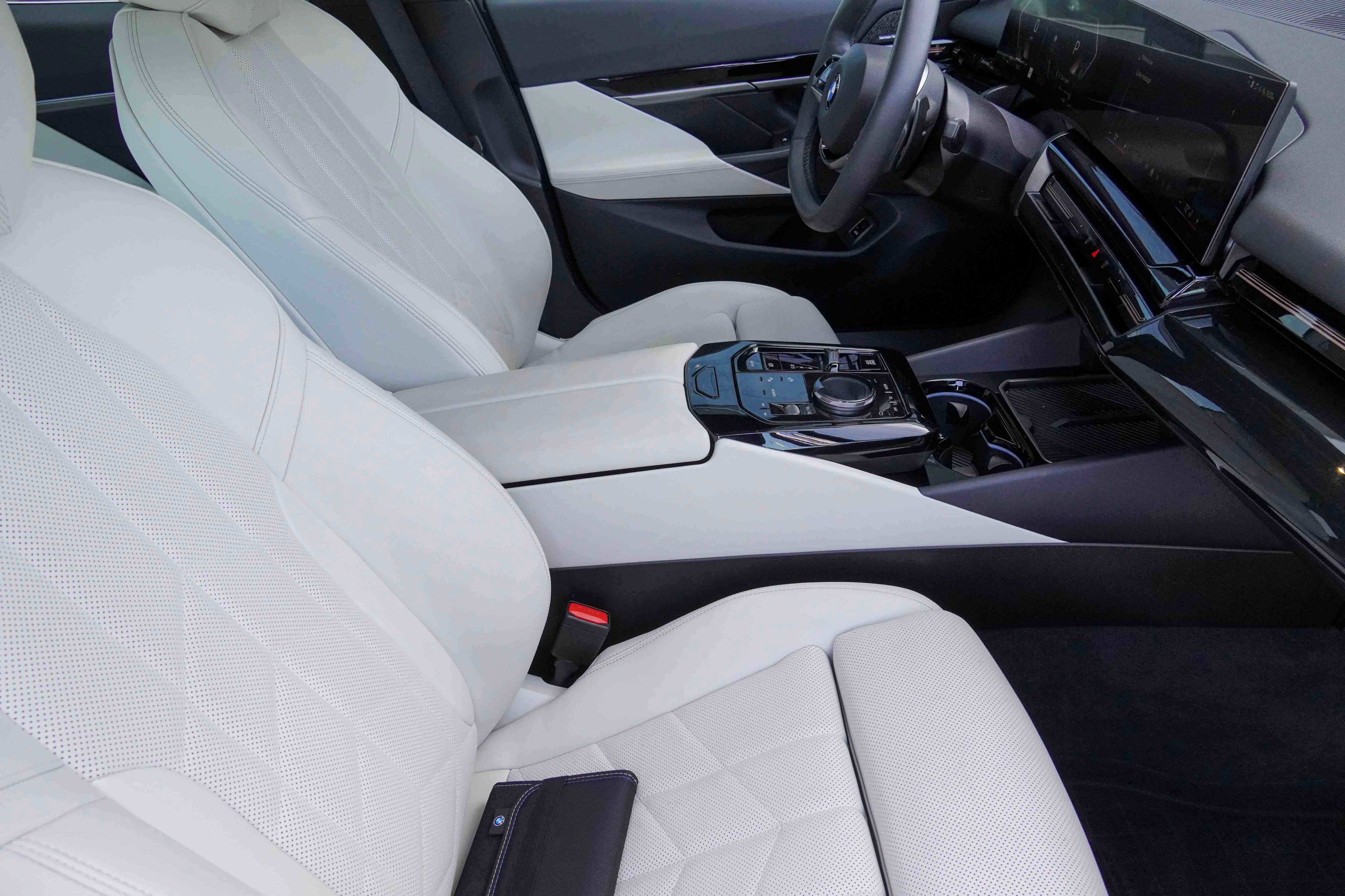 Certified 2025 BMW 530i xDrive image 12