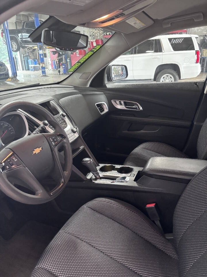 Used 2017 Chevrolet Equinox LS AWD/4WD image 4