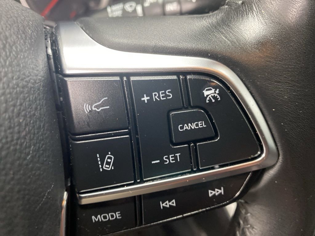 Used 2020 Toyota Highlander LE AWD/4WD image 39