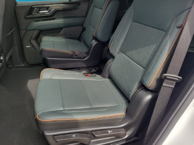 Used 2025 GMC Yukon AT4 w/ AT4 Premium Package AWD/4WD image 13