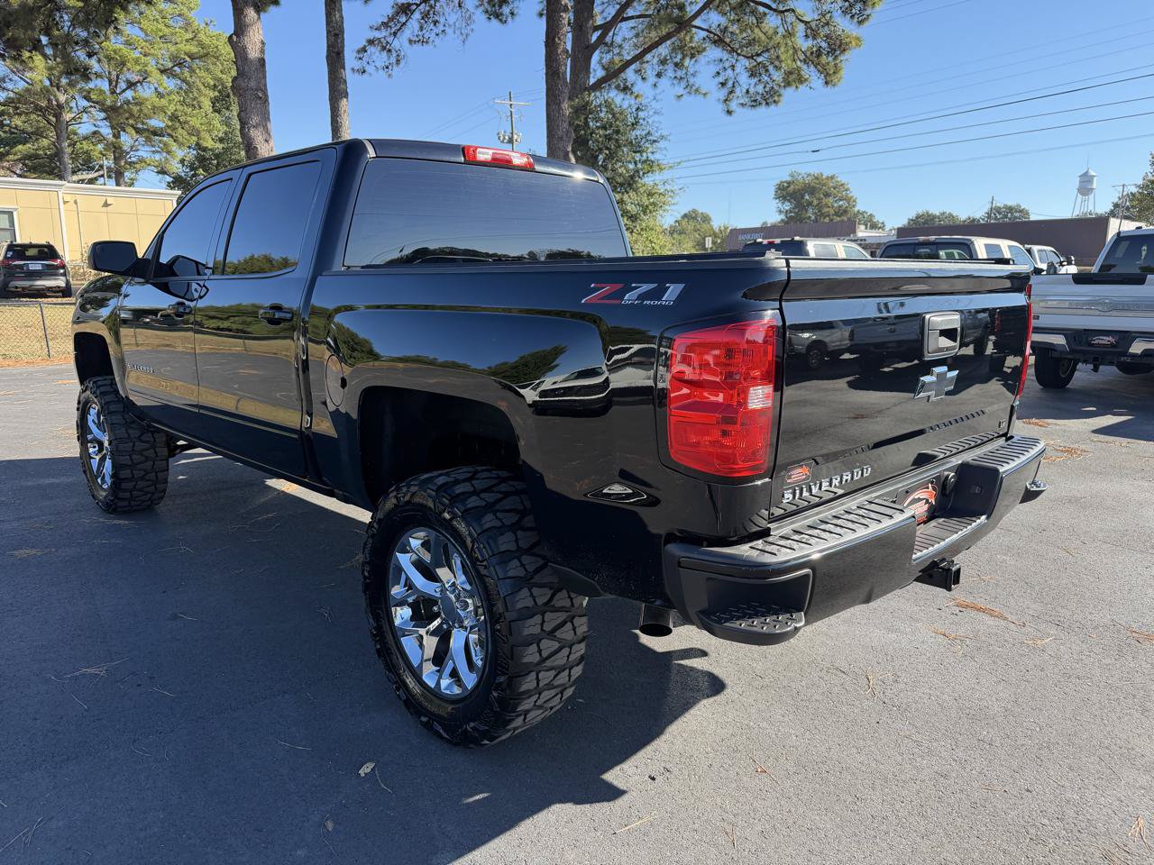 Used 2018 Chevrolet Silverado 1500 LT w/ All Star Edition AWD/4WD image 2