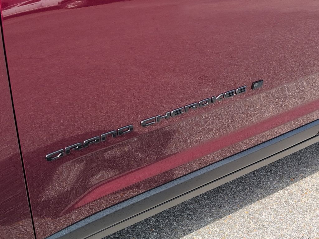 New 2025 Jeep Grand Cherokee Altitude image 10