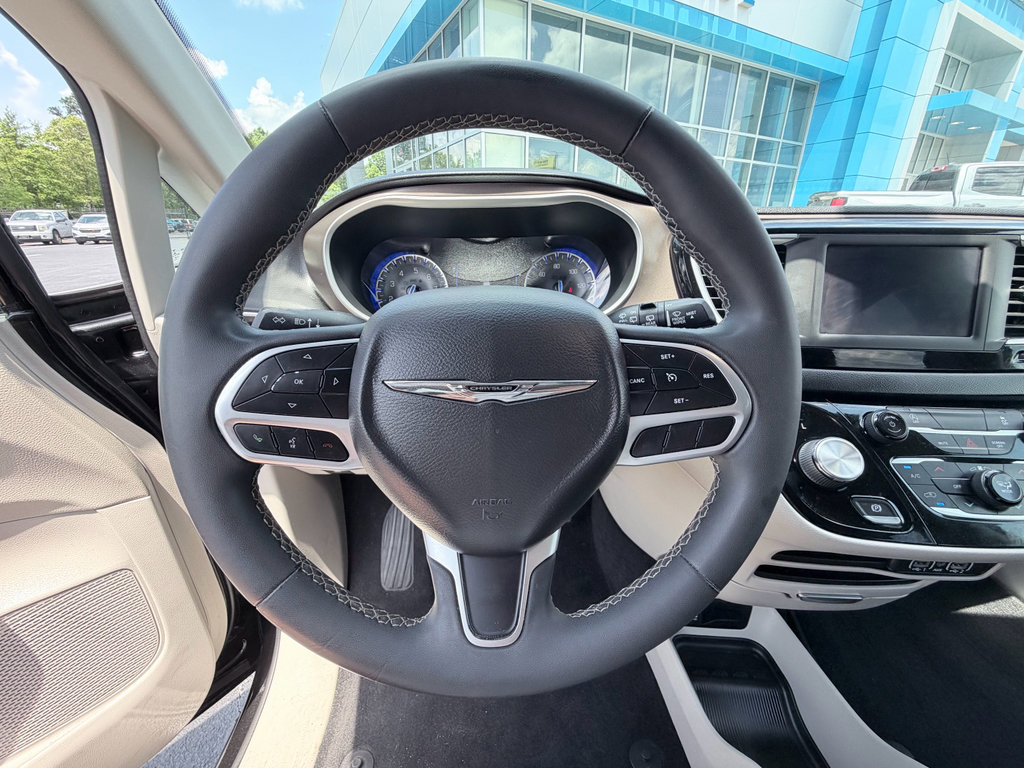 Used 2022 Chrysler Voyager LX FWD image 13