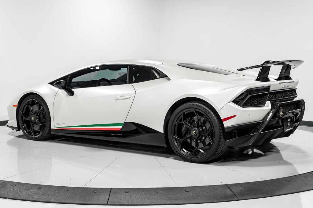 Used 2018 Lamborghini Huracan Performante AWD/4WD image 5