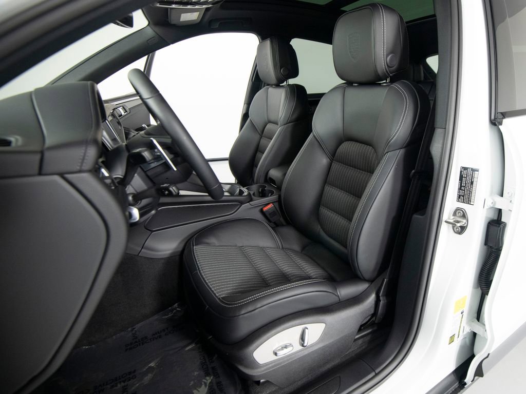 New 2026 Porsche Macan Turbo image 17