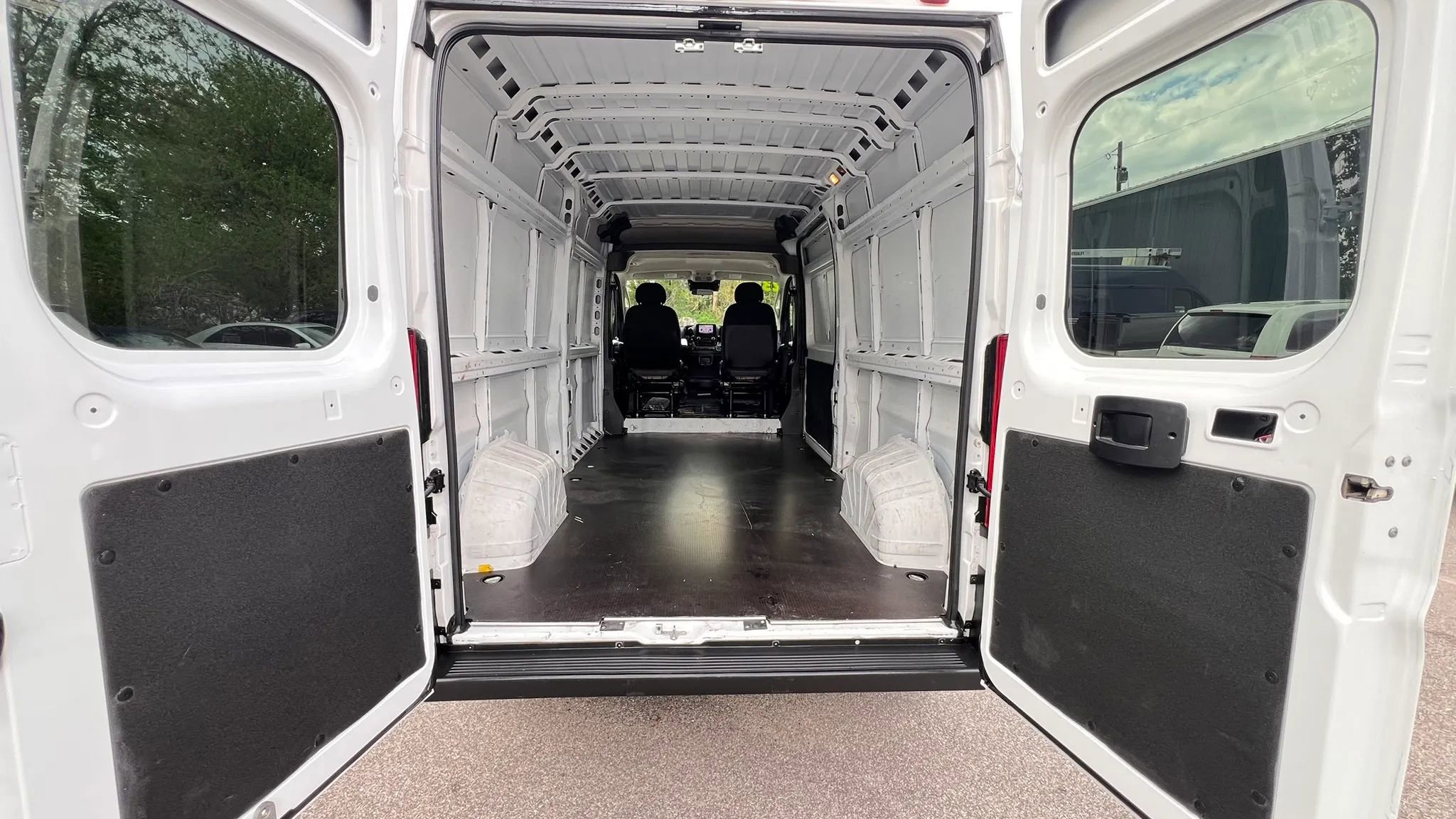 Used 2023 RAM ProMaster 2500 FWD image 13
