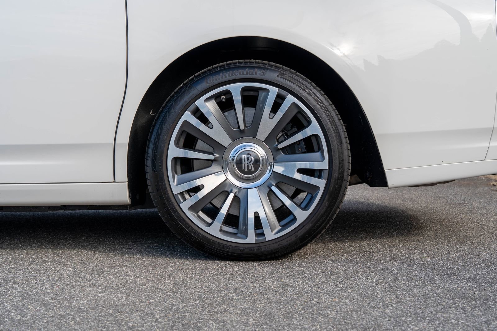 Used 2018 Rolls-Royce Ghost image 10