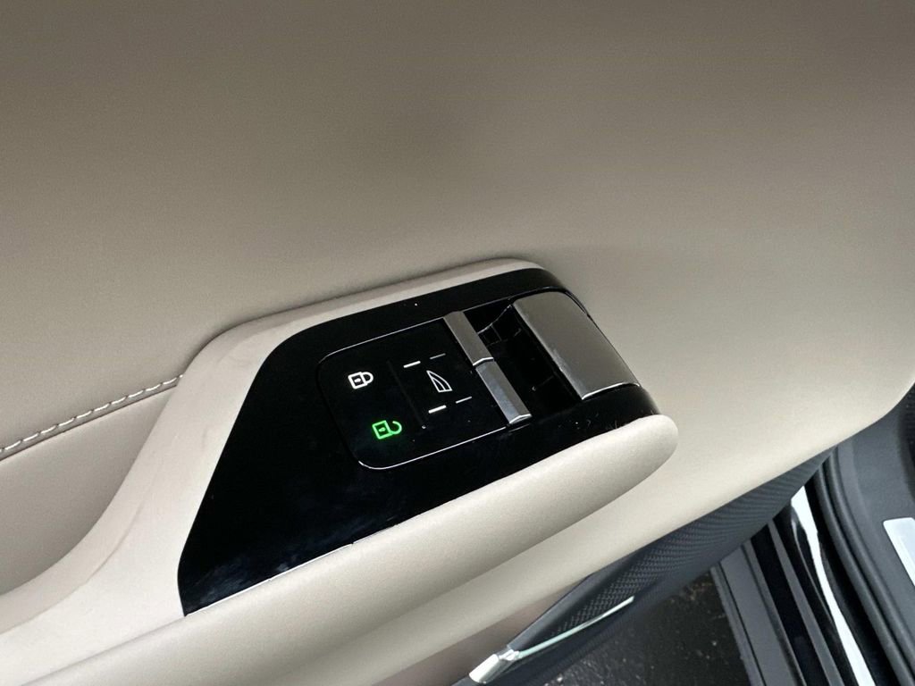 New 2025 Volvo EX90 Plus w/ Protection Package Premier image 12