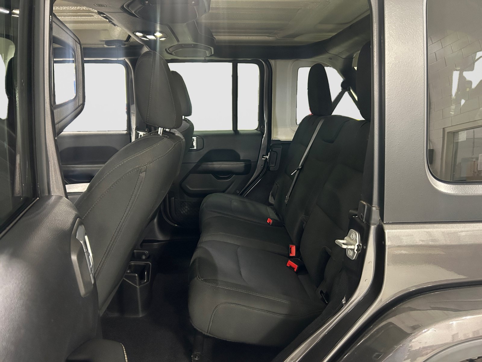 Used 2019 Jeep Wrangler Unlimited Sahara w/ Safety Group AWD/4WD image 17