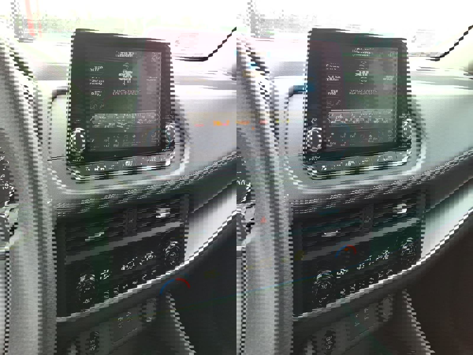 Used 2024 Nissan Rogue SV image 10