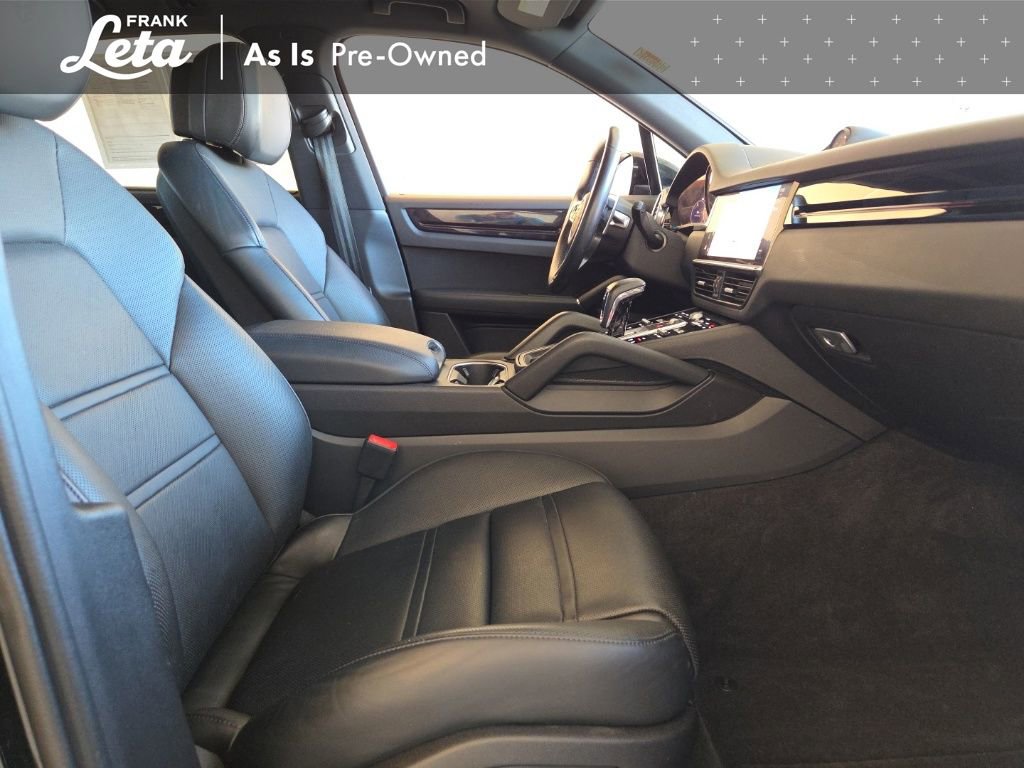 Used 2022 Porsche Cayenne w/ Premium Package image 37