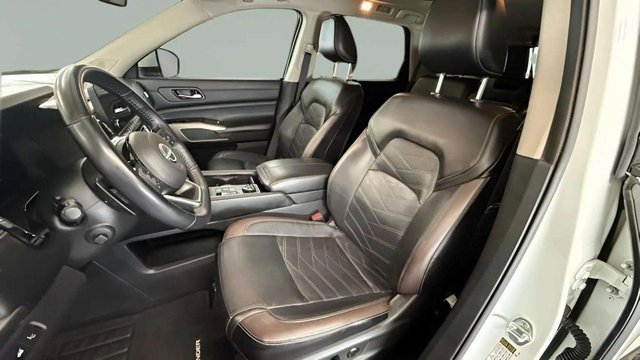 Used 2024 Nissan Pathfinder Platinum image 15