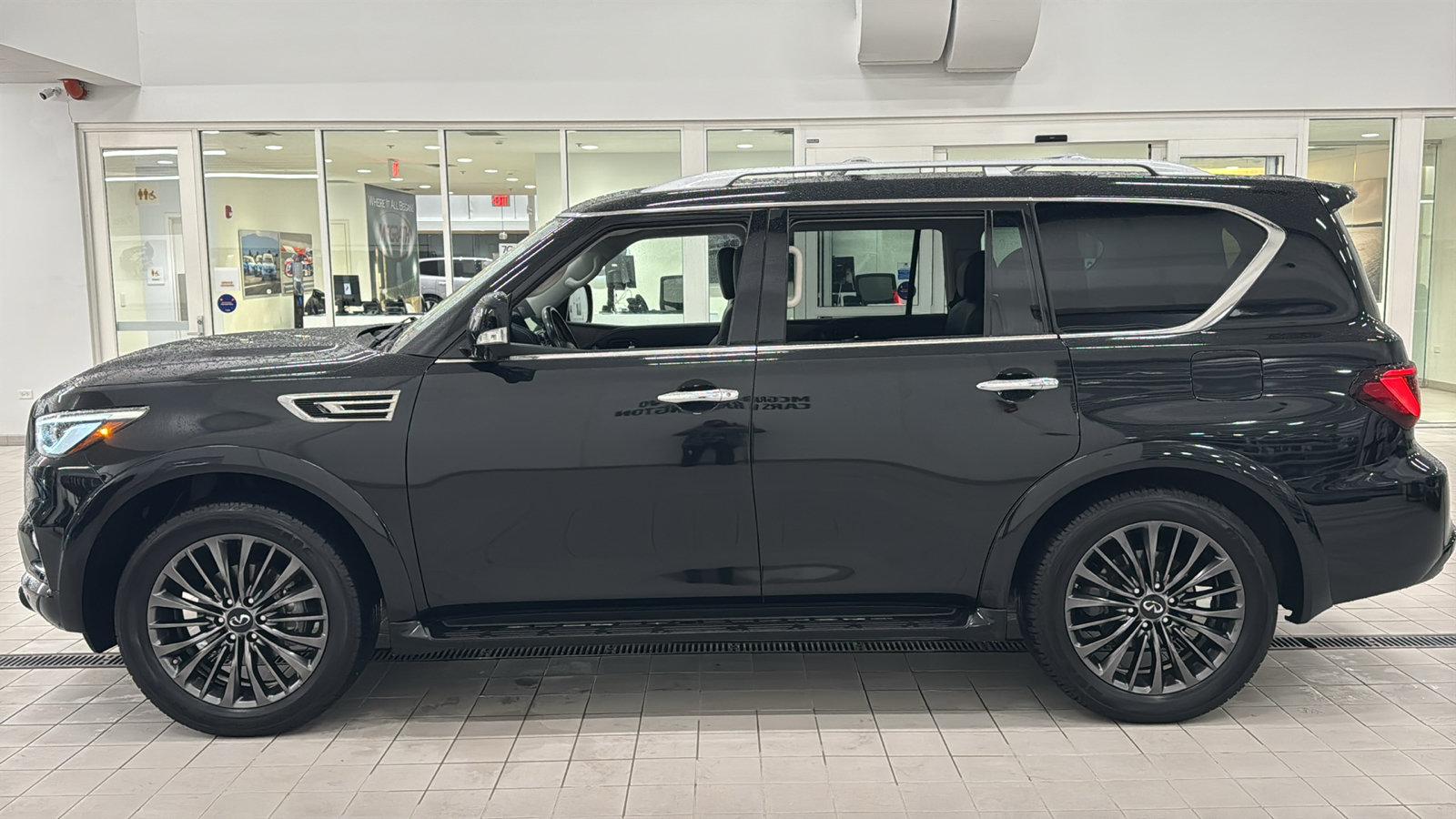 Used 2023 INFINITI QX80 Premium Select w/ Cargo Package AWD/4WD image 8