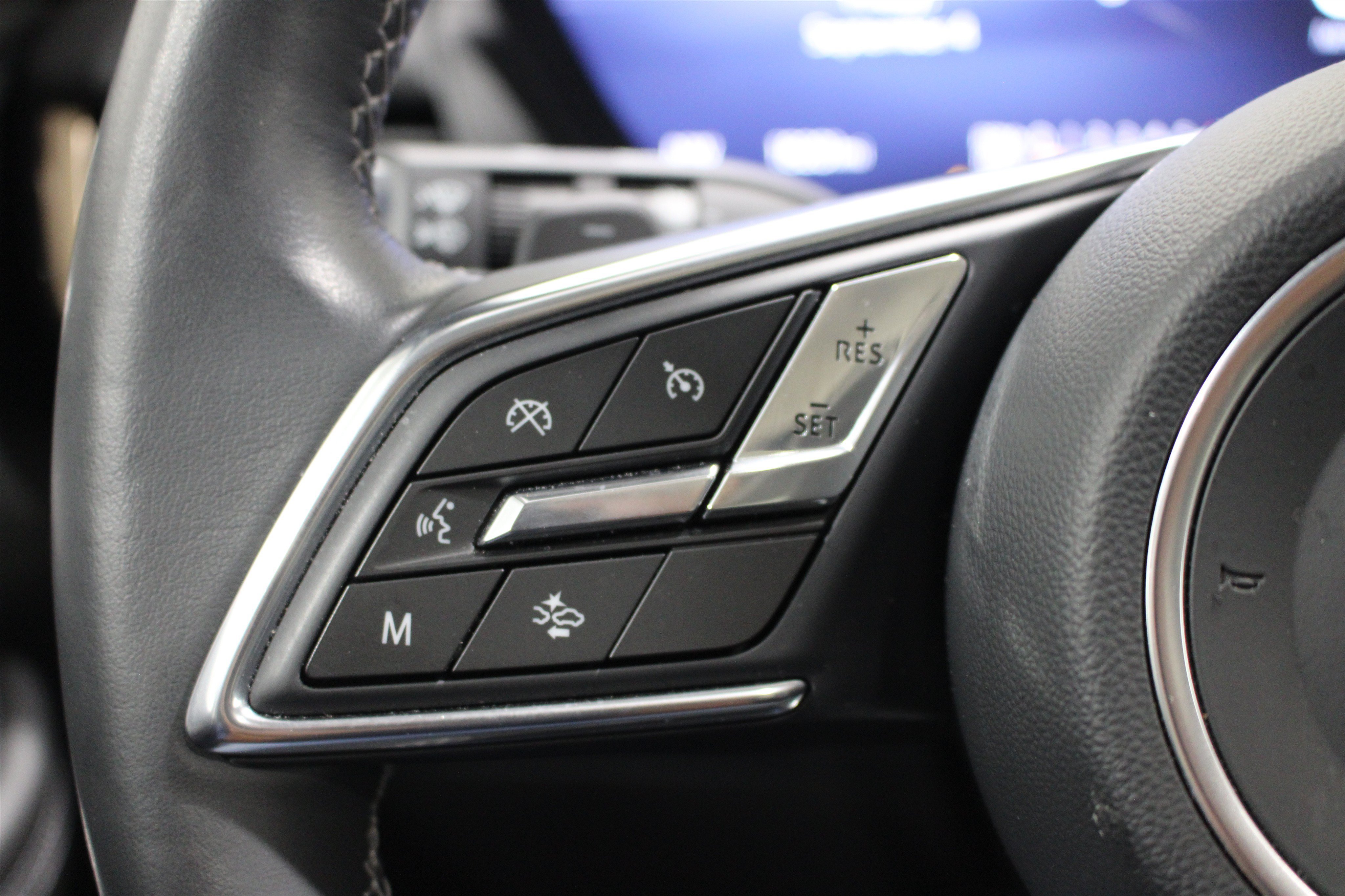 Used 2025 Buick Envision Avenir AWD/4WD image 12