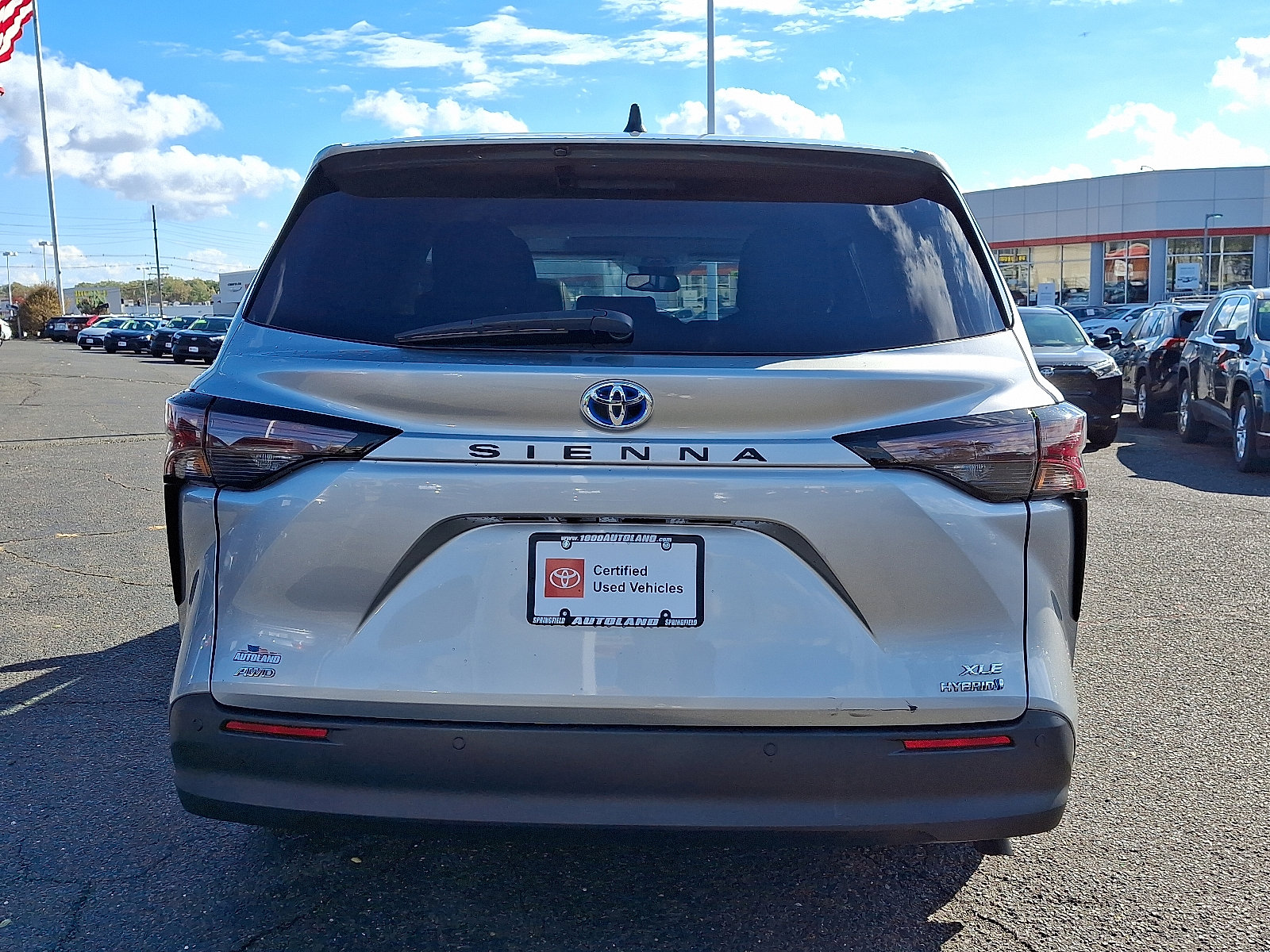Certified 2024 Toyota Sienna XLE image 6