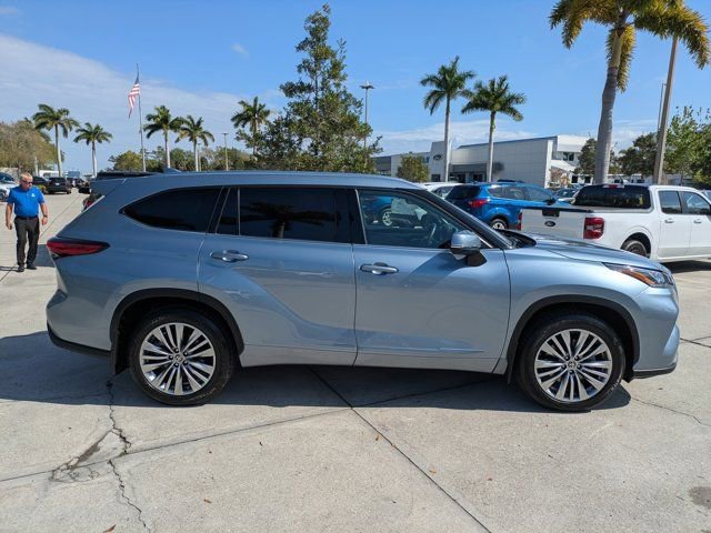 Used 2022 Toyota Highlander Platinum image 10