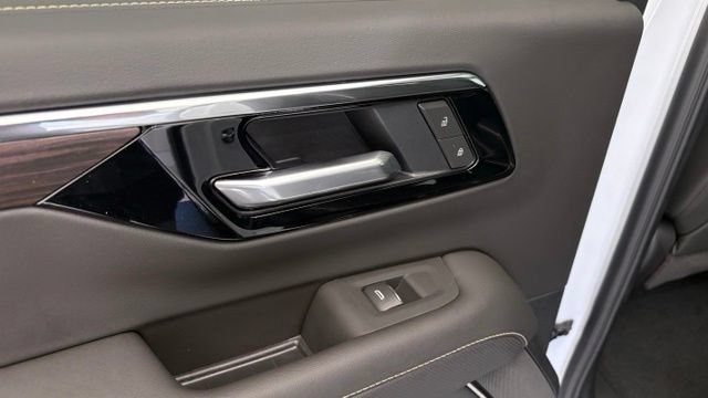 New 2026 Chevrolet Suburban Premier AWD/4WD image 23