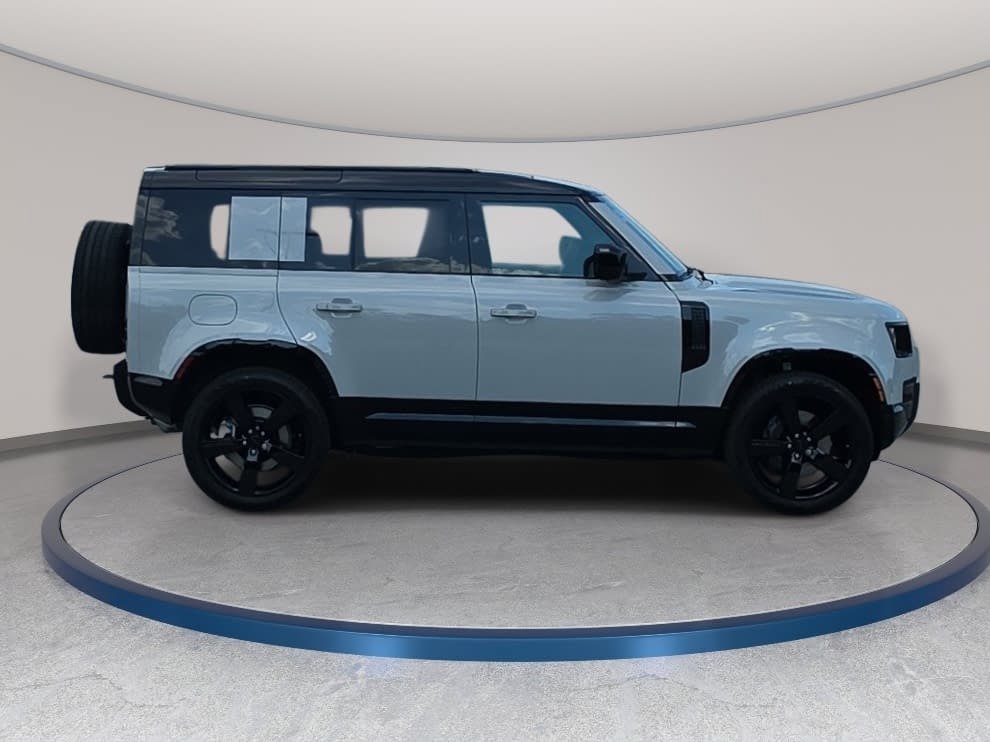 New 2026 Land Rover Defender 110 X-Dynamic SE AWD/4WD image 4