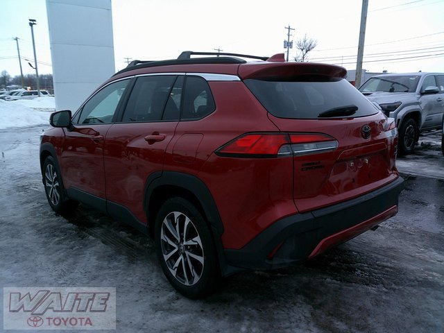 Used 2023 Toyota Corolla Cross XLE image 4