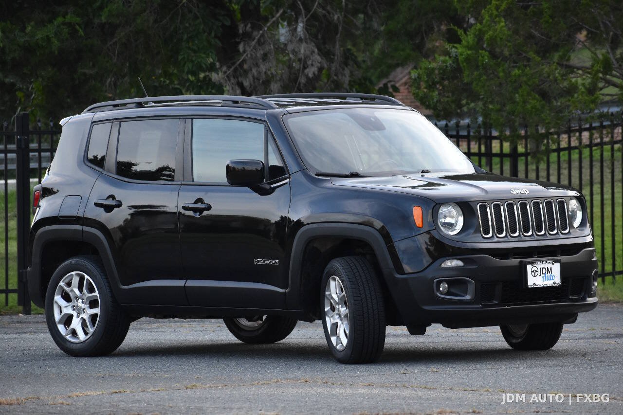 Used 2017 Jeep Renegade Latitude w/ Cold Weather Group AWD/4WD image 4