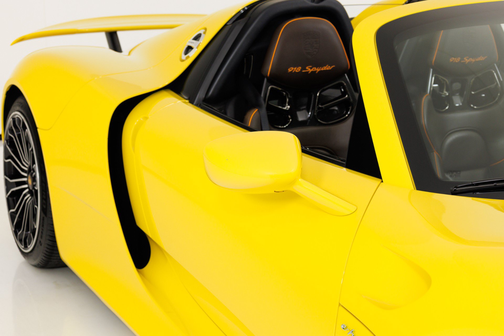 Used 2015 Porsche 918 Spyder AWD/4WD image 51