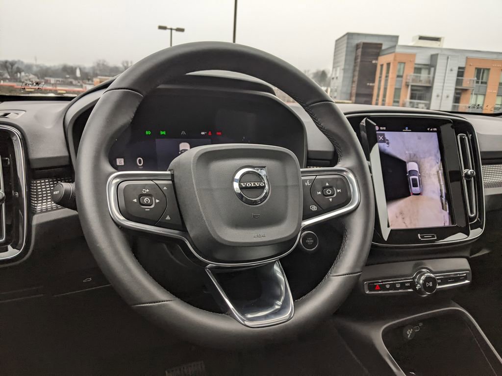 Certified 2025 Volvo XC40 B5 Plus image 14