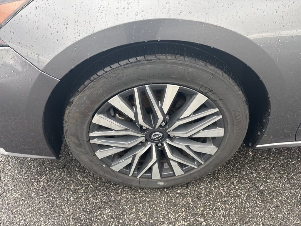 Used 2024 Nissan Altima 2.5 SV FWD image 9