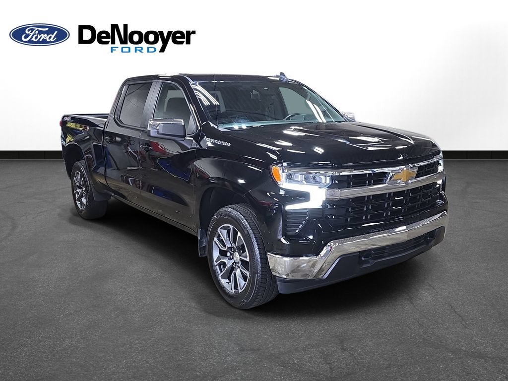 Used 2024 Chevrolet Silverado 1500 LT AWD/4WD image 3