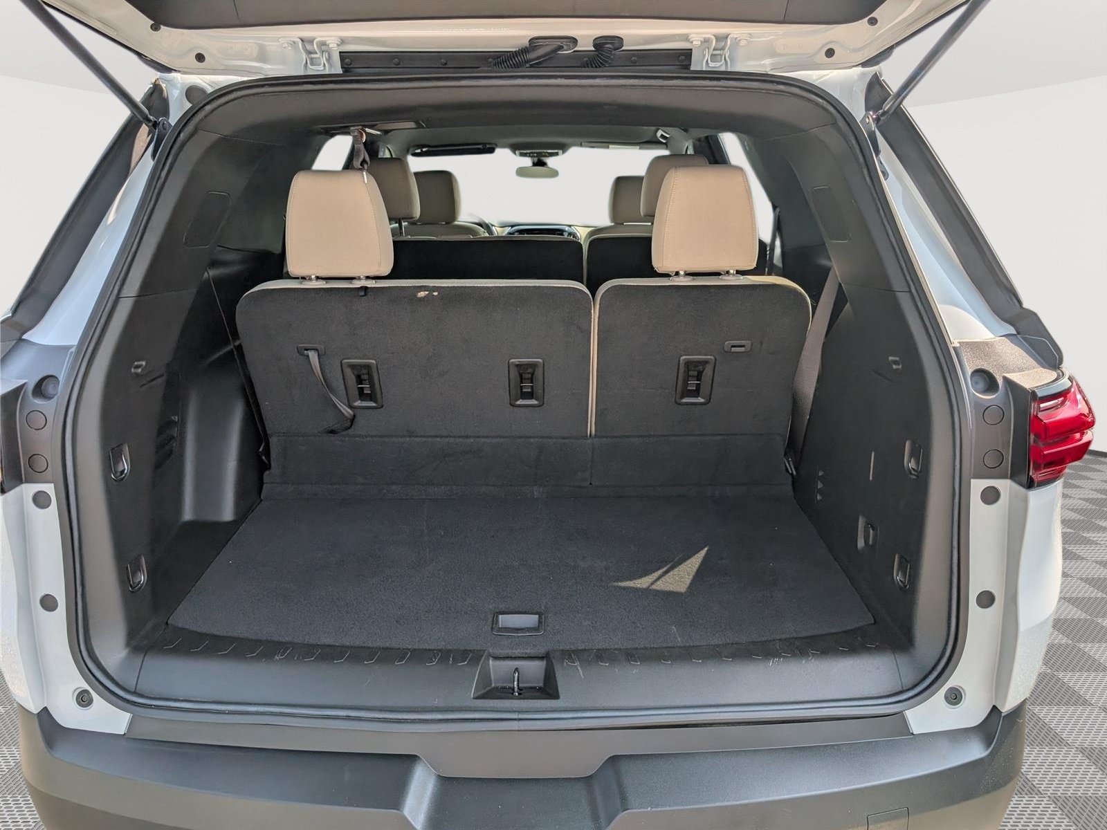 Used 2023 Chevrolet Traverse LS AWD/4WD image 13