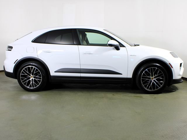 New 2026 Porsche Macan 4 Electric AWD/4WD image 10