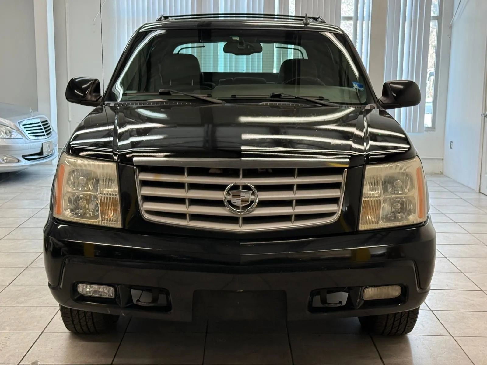 Used 2006 Cadillac Escalade EXT Sport Utility Pickup 4D 5 1/4 image 2
