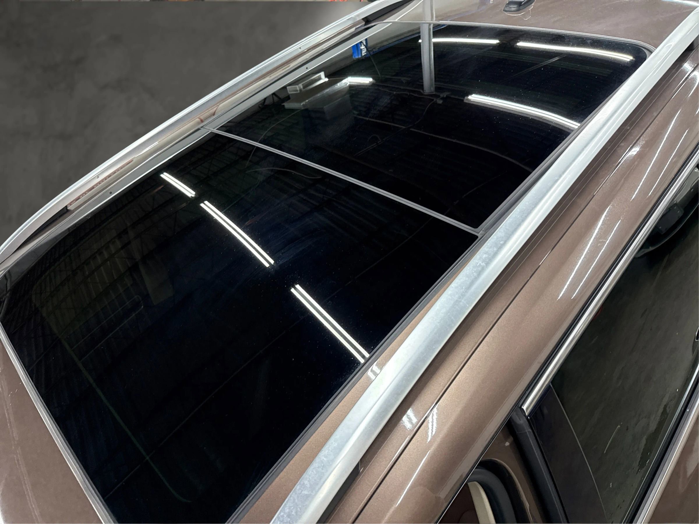 Used 2013 Volkswagen Touareg TDI image 10