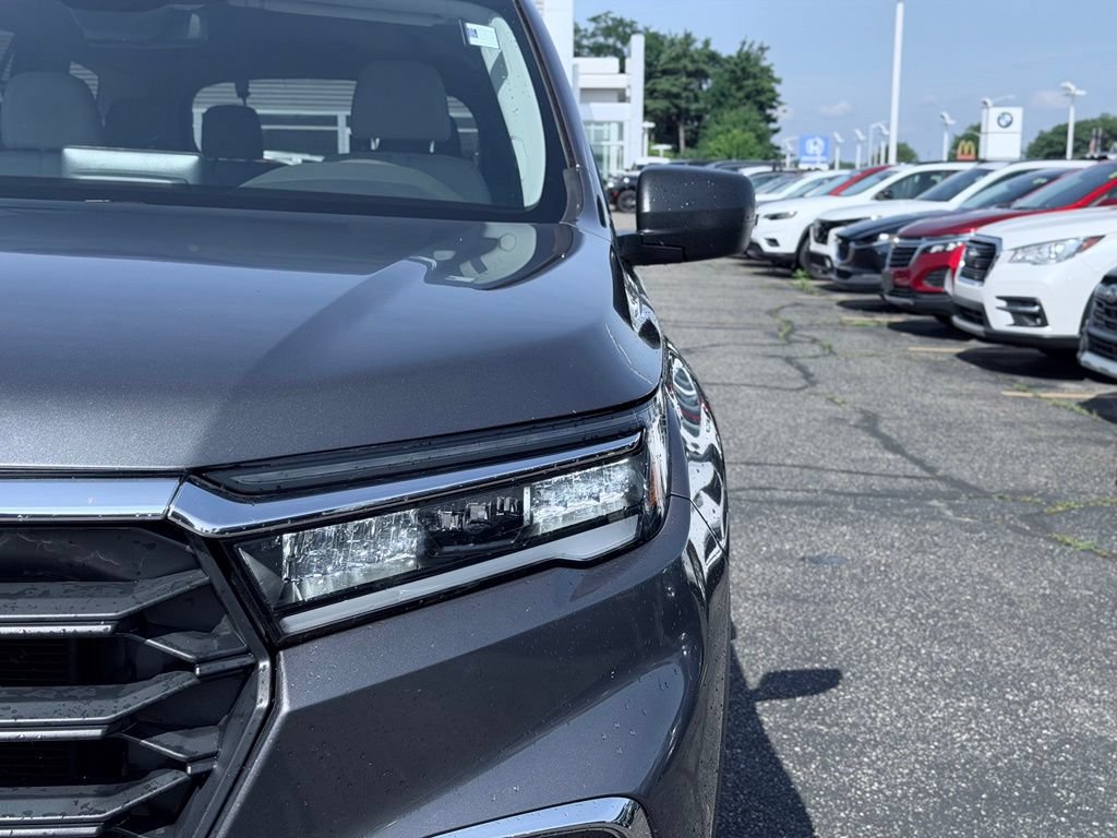 Used 2023 Honda Pilot LX image 3
