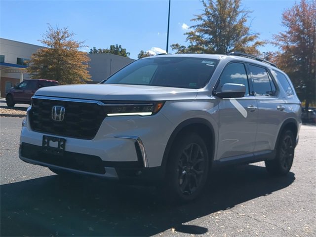 New 2025 Honda Pilot Touring image 7