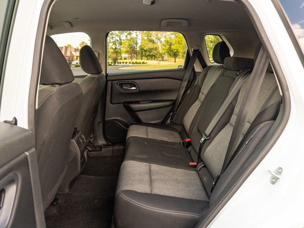 Used 2024 Nissan Rogue SV FWD image 14