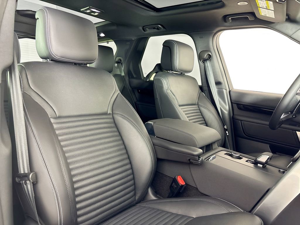Used 2025 Land Rover Discovery S image 14